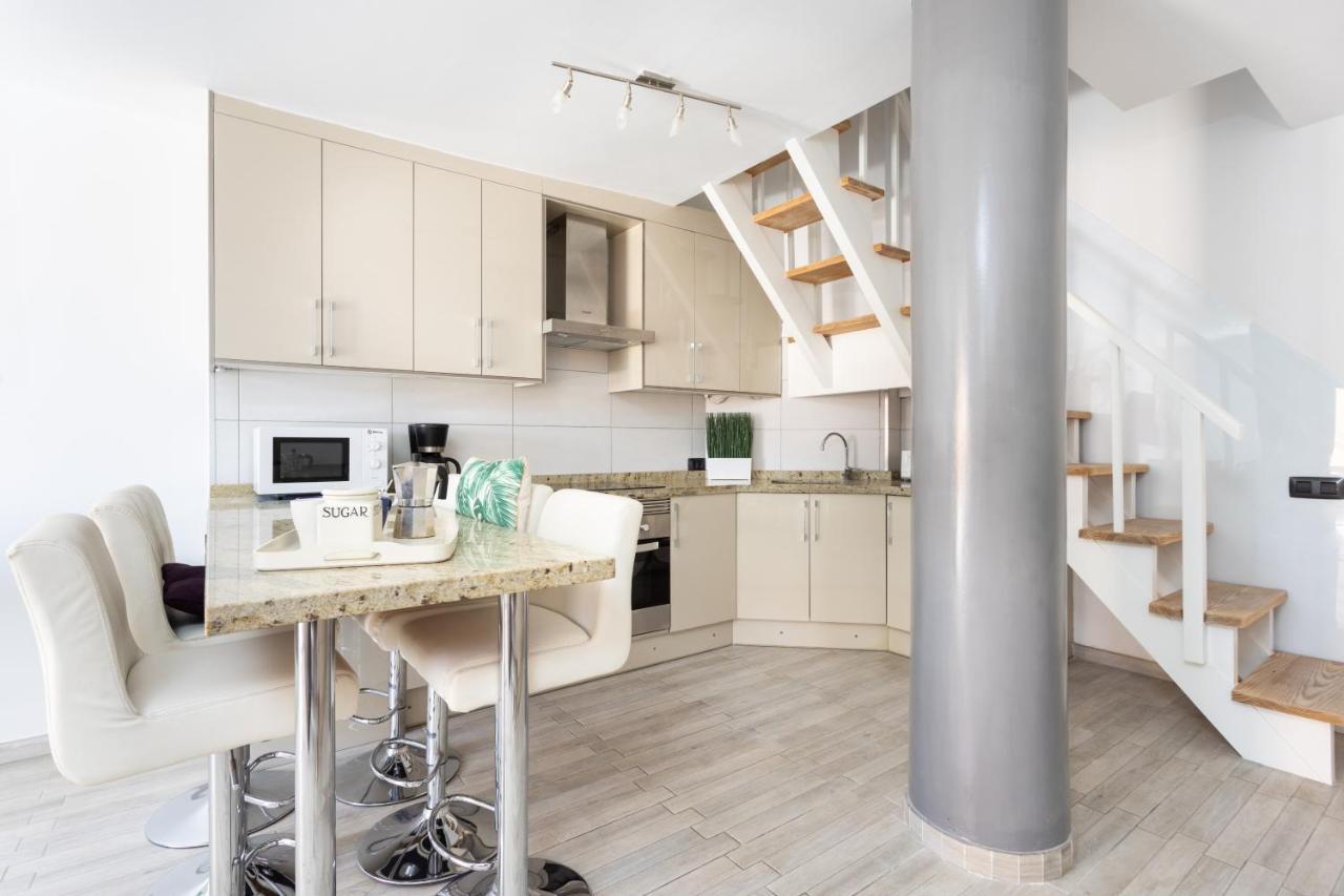 Exclusive Attic Vistas: Seaside Retreat With Heated Pool *