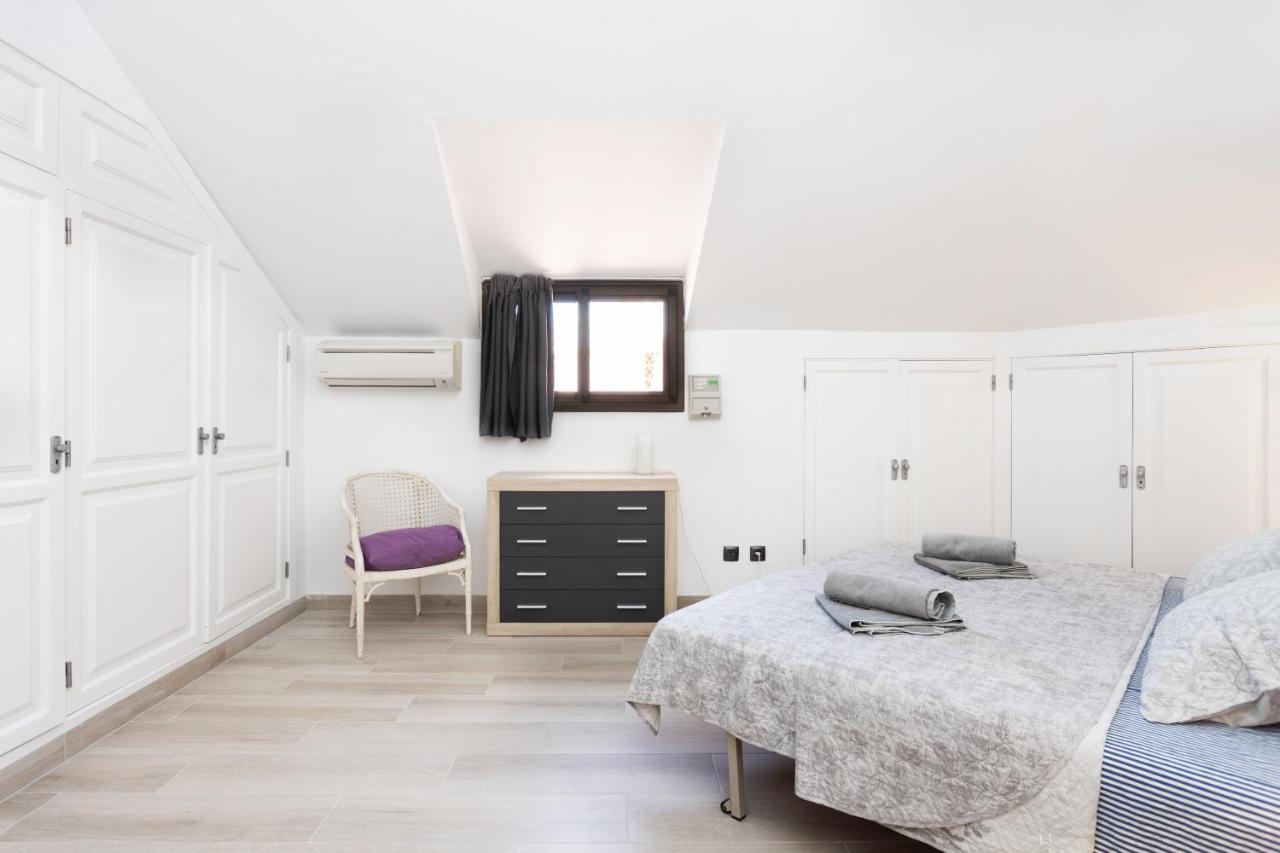 Apartment Exclusive Attic Vistas: Seaside Retreat With Heated Pool Arona (Tenerife)